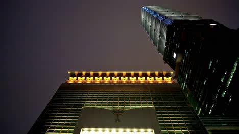 Nachtansicht-Des-Höchsten-Gebäudes-In-Taiwan,-Dem-Wolkenkratzer-Taipei-101,-Ein-Leuchtendes-Beispiel-Für-Fortschrittliche-Bautechnologie