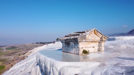 Atemberaubende-Landschaft:-Pamukkale,-Türkei-Natürliche-Heiße-Quellen-Mineralien-Bilden-Travertin-Kalkstein-Mineralablagerung-Formationen