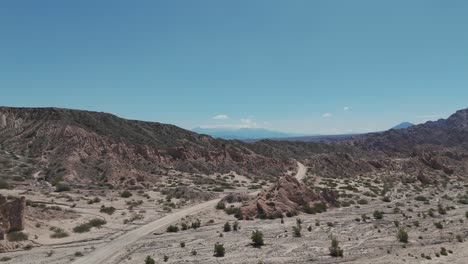 Panoramic-drone-sweep-over-the-region-known-as-"Quebrada-de-las-Flechas"-in-the-province-of-Salta,-Andes-Mountains,-Argentina