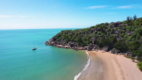 4K-Drone-footage-of-a-beautiful-white-sand-beach-on-Magnetic-Island,-Queensland-Australia