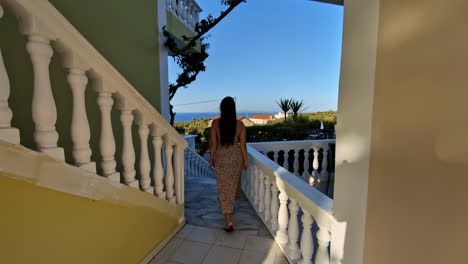 Beautiful-woman-on-vacation-in-Greece-walks-out-see-the-spectacular-view