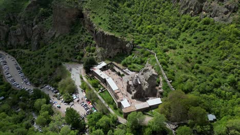 Vídeo-De-Drones-4k-Del-Monasterio-De-Geghard,-Patrimonio-Mundial-De-La-Unesco-En-Armenia