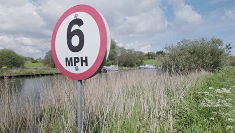 Mandatory-maximum-speed-limit-for-boats-warning-on-River-Waveney