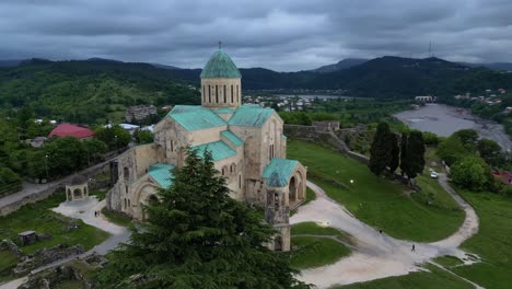 Breathtaking-4K-60fps-drone-video-of-Bagrati-Cathedral-in-Kutaisi,-Georgia,-highlighting-its-historical-significance-and-architectural-beauty