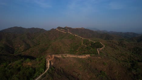 Unberührter-Und-Ursprünglicher-Gubeikou-Abschnitt-Der-Chinesischen-Mauer-Bei-Sonnenuntergang