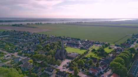 Die-Dorfkirche-Von-Zuid-Beijerland-In-Den-Niederlanden,-Gegründet-1933,-Frontansicht