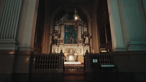 Altar-Von-Jesus-Christus-Mit-Malerei-In-Der-Riesigen-Kathedrale-In-Saragossa