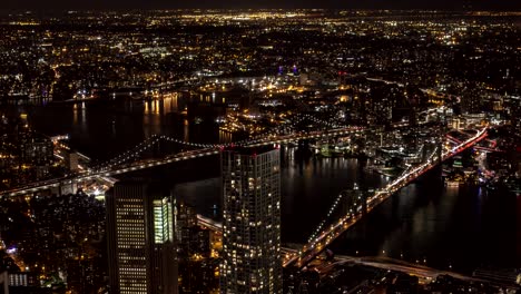 New-York-City,-Zeitraffer-Des-Verkehrs-Auf-Brücken,-Aufgenommen-Von-Oben-Bei-Nacht