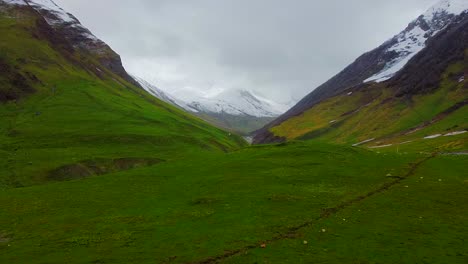 Impresionante-Grandeza-De-Un-Paisaje-Montañoso-Glacial.