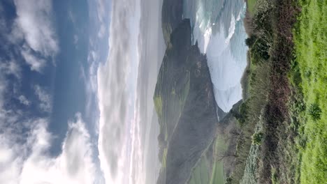 Vista-Aérea-De-Un-Impactante-Paisaje-Marino