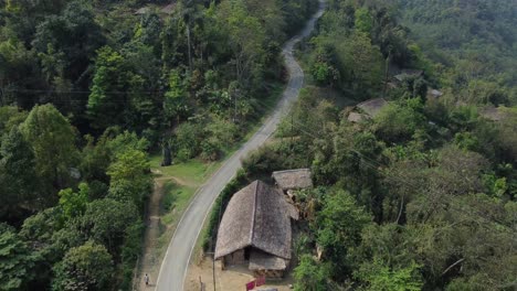 Drohnenaufnahme-Der-Landschaft-Oder-Der-Häuser-Und-Der-Umgebung-Der-Menschen,-Die-In-Nagaland,-Indien-Leben
