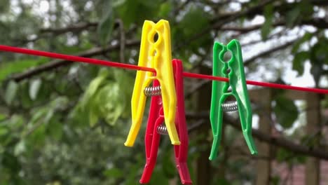 Plastic-clothes-pegs-on-washing-line.-UK