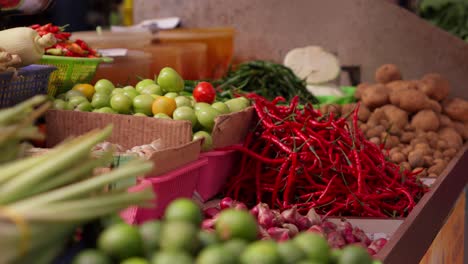 Red-curly-chili-peppers-in-an-Indonesian-marketplace
