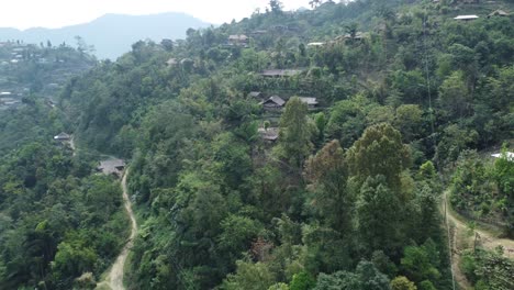 Drohnenaufnahme-Der-Landschaft-Oder-Der-Häuser-Und-Der-Umgebung-Der-Menschen,-Die-In-Nagaland,-Indien-Leben