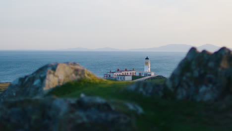 Neist-Point-Lighthouse,-Isle-of-Skye-Landmark-Reveal-From-Behind-Rock