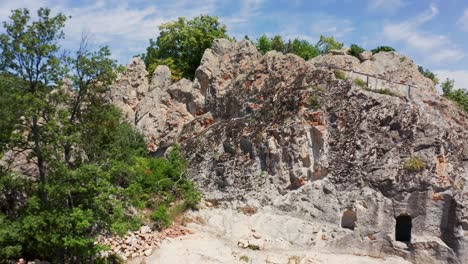 Las-Piedras-Sordas---Complejo-Funerario-Tracio-En-Ródope-Oriental,-Bulgaria