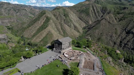 Entdecken-Sie-Die-Majestät-Des-Garni-Tempels-In-Armenien-Aus-Der-Luft-Mit-4K-Drohnenaufnahmen