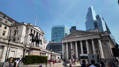 View-of-The-Royal-Exchange,-Bank-of-England,-and-the-London-Troops-War-Memorial-in-England