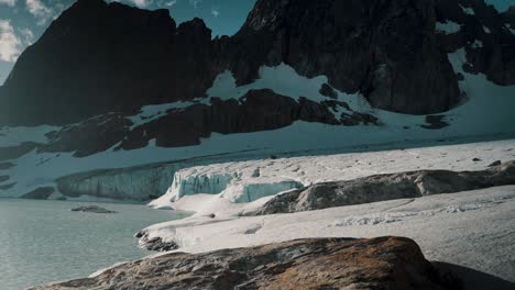 Gletscher-Und-See-Ojo-Del-Albino-In-Feuerland,-Argentinien-–-Weitwinkelaufnahme