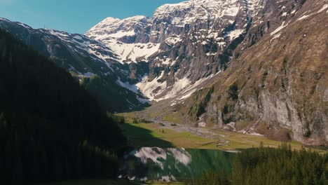 Malerischer-Hintersee-Im-Nationalpark-Hohe-Tauern-In-Tirol,-Österreich