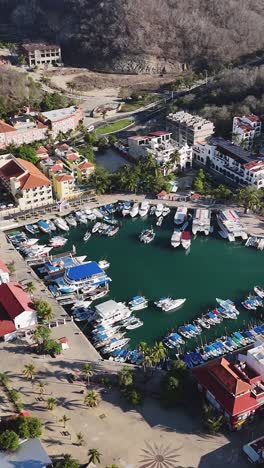 Vertical-view-of-the-bay-in-Huatulco,-Oaxaca