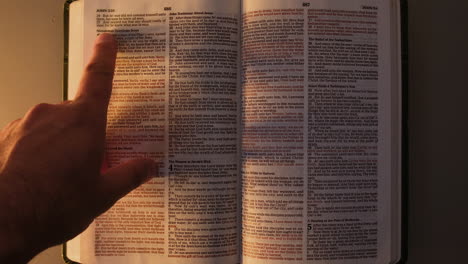 John-3-16-For-God-so-loved-the-world-Reading-Holy-Bible-4k