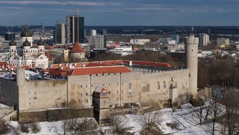 Burg-Auf-Dem-Domberg,-Erbaut-Im-Mittelalter-In-Der-Altstadt-Von-Tallinn,-Estland