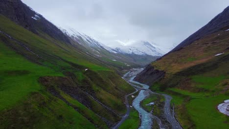 A-Breathtaking-Mountain-Journey-and-a-winding-river