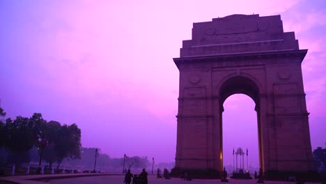 India-Gate-Delhi-Es-Un-Monumento-A-Los-Caídos-En-La-Guerra-En-Rajpath-Road,-Nueva-Delhi.