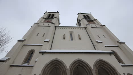 Calle.-Iglesia-De-Andrä-En-Salzburgo,-Austria