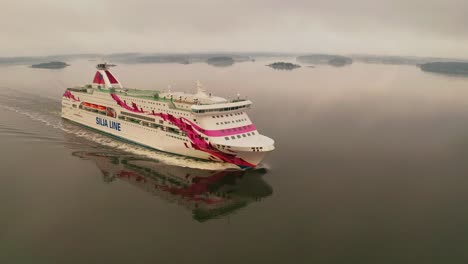 Seguimiento-Del-Ferry-MS-Baltic-Princess-Mientras-Navega-Por-El-Archipiélago-Finlandés-En-El-Mar-Báltico.