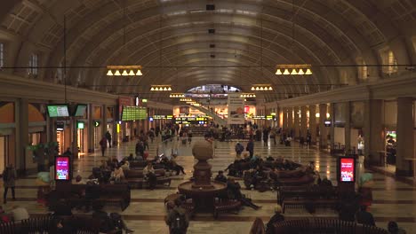 tripod-shot-of-the-big-waiting-hall-in-Stockholm-Central-station