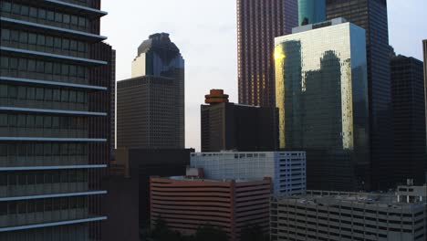 Ascending-drone-shot-of-buildings-in-downtown-Houston,-Texas