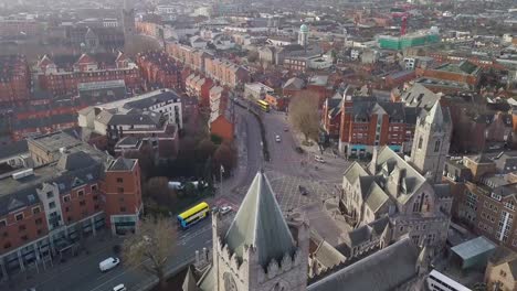 Vuela-Sobre-La-Iglesia-De-Cristo-De-Dublín-Al-Amanecer.