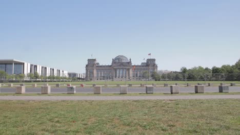 Reichstag-nightlapse---timelapse-day-and-night