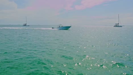 --Boote-Im-Ozean-Florida-Key-Biscayne