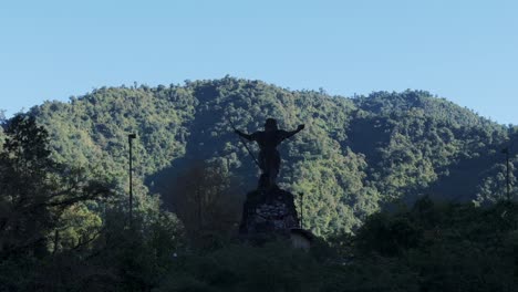Drone-image-capturing-the-silhouette-of-the-iconic-"El-Indio"-monument-in-the-Yunga-forest-of-Tucumán,-near-Tafí-del-Valle
