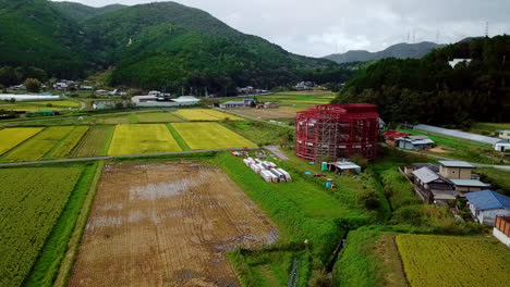 Aussichtsturm-Für-Sake-Reisfelder-Im-Bau