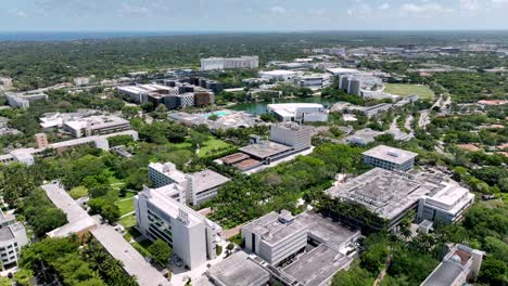 Antena-Muy-Por-Encima-Del-Campus-De-La-Universidad-De-Miami
