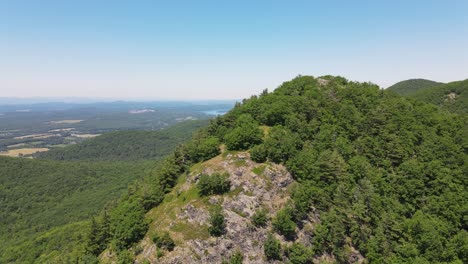 Luftaufnahme-Der-Klippen-Der-Grünen-Berge-Von-Vermont