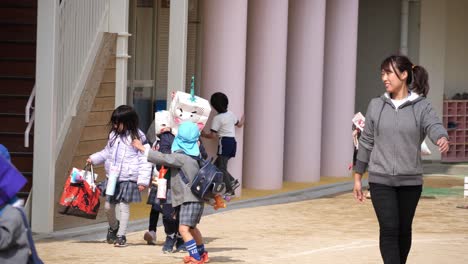 Japanese-school-kid-Student-leaving-their-classes-at-end-of-day