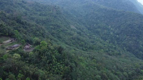 Vista-De-Drones-Del-Paisaje-O-De-Las-Casas-Y-El-Entorno-De-Las-Personas-Que-Viven-En-Nagaland,-India.