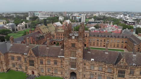 Aerial-view-of-the-beautiful-campus-of-the-University-of-Sydney,-Australia