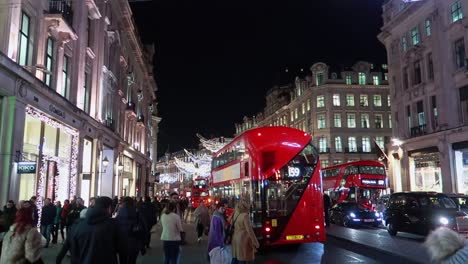 Autobús-Rojo-En-Regent-Street-Durante-La-época-Navideña.