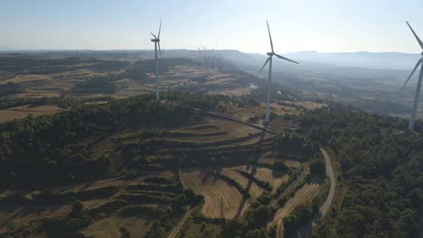 Luftaufnahmen-Eines-Feldes-Von-Windturbinen