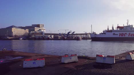 Ferry-Desde-Helsinki-Llegando-Al-Puerto-De-Helsingborg