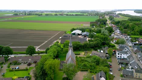 The-historic-village-church-of-Heinenoord-in-the-Netherlands-founded-in-1450,-rear-view