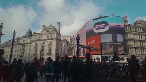 4K-Bewegtbild-Von-Touristen-Und-Londonern-Am-Piccadilly-Circus