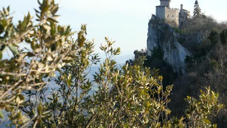 Tilt-reveal-of-ancient-Cesta-Tower-on-a-cliffs-edge-in-San-Marino