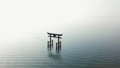 Floating-Torii---Circle-Paralax,-Biwa-lake-in-Japan,-24fps-200%-speeded